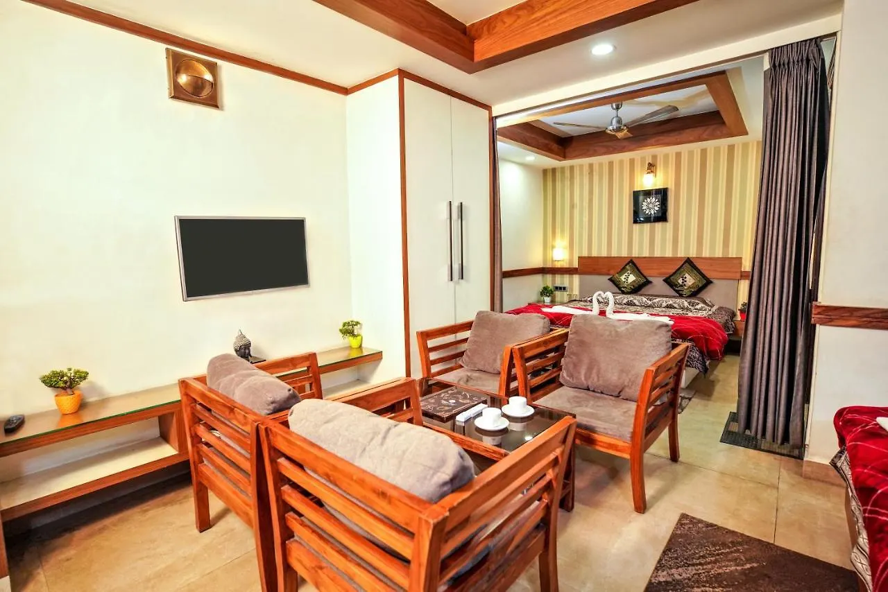 Mayur Hotel Bar And Restaurant Shimla 2*,